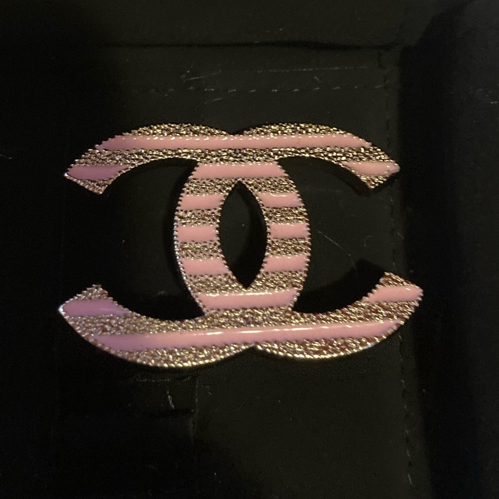 Chanel broche